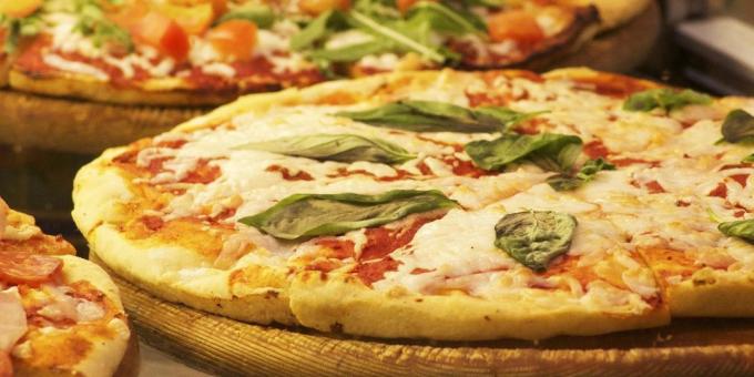Tradisional adonan pizza: resep Jamie Oliver