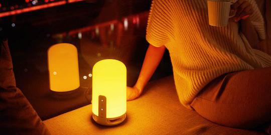 Xiaomi telah merilis lampu malam yang aman untuk penglihatan. Dia tidak memancarkan cahaya biru