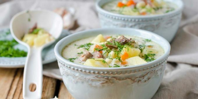 Sup keju dengan daging asap dalam slow cooker