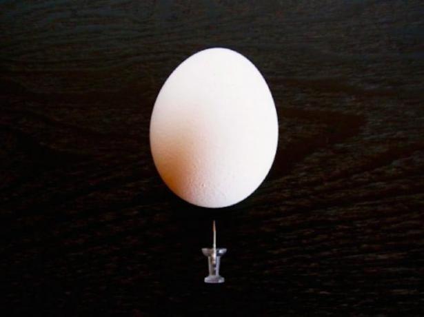 bagaimana untuk merebus telur, sehingga tak retak