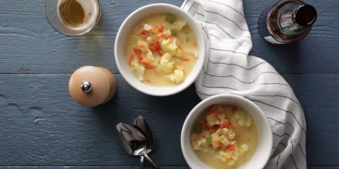 Keju sup dengan kembang kol dan saus béchamel: resep sederhana