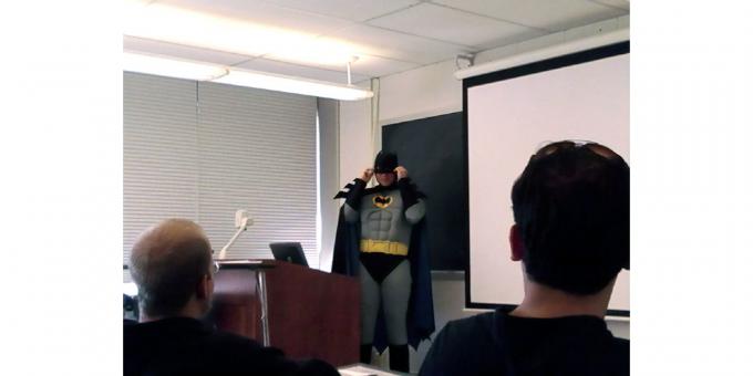 Guru di baju Batman