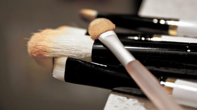 Cara menghemat kosmetik: baca blogger kecantikan