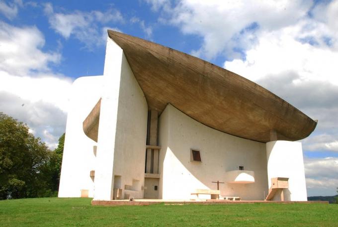 arsitektur Eropa: Le Corbusier Chapelle La Notre Dame du Haut