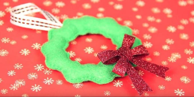 mainan Natal dengan tangan mereka sendiri: menjahit dan menghias mainan busur