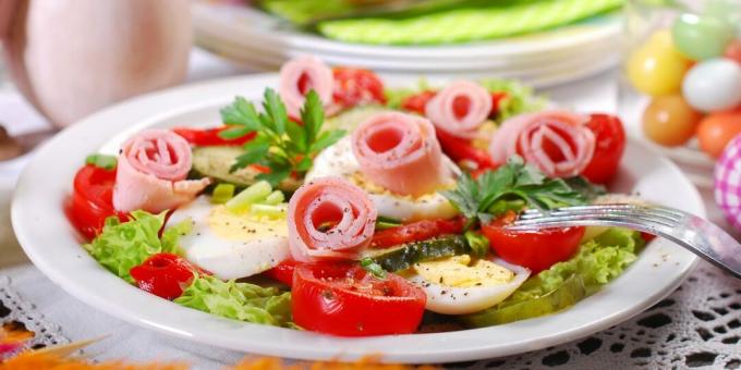Salad dengan ham dan telur