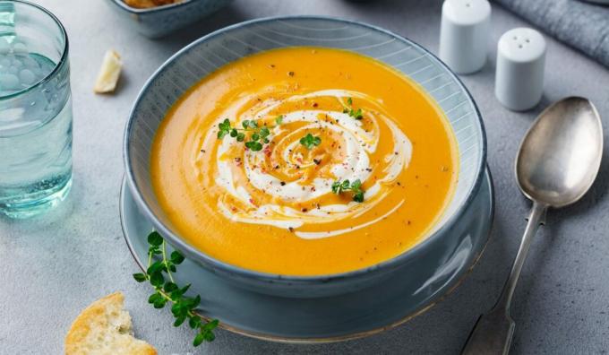Sup krim wortel dengan lentil merah