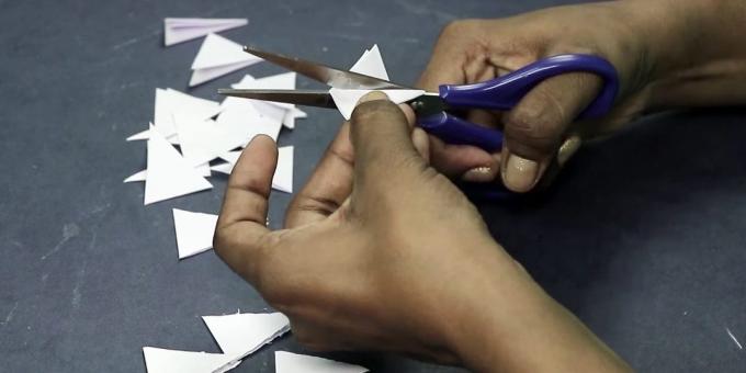 kartu ulang tahun dengan tangan Anda sendiri: segitiga Cut dari kertas putih