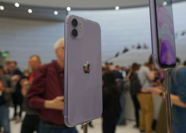 11 iPhone di pewarnaan ungu