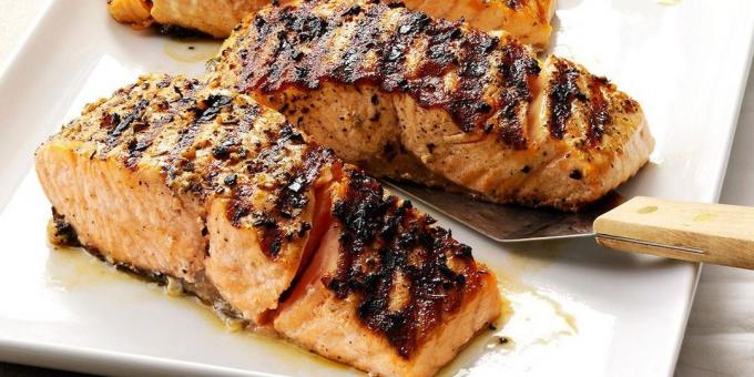 Resep untuk panggangan: Salmon dengan rendaman lemon bawang putih