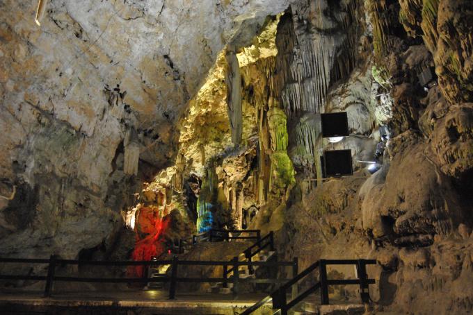 gua batu kapur di Gibraltar St. Michael Gua