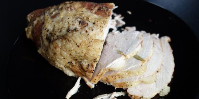 Resep untuk daging babi dalam microwave oven dengan bawang putih dan kismis