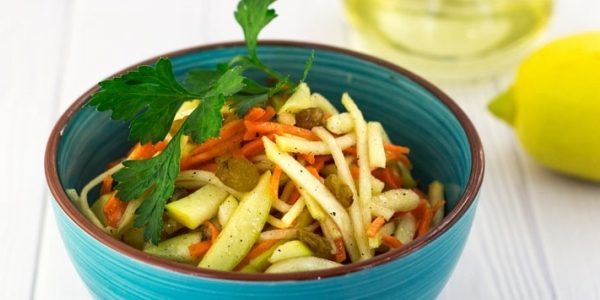 Hidangan dari lobak: Salad dengan lobak, wortel dan apel