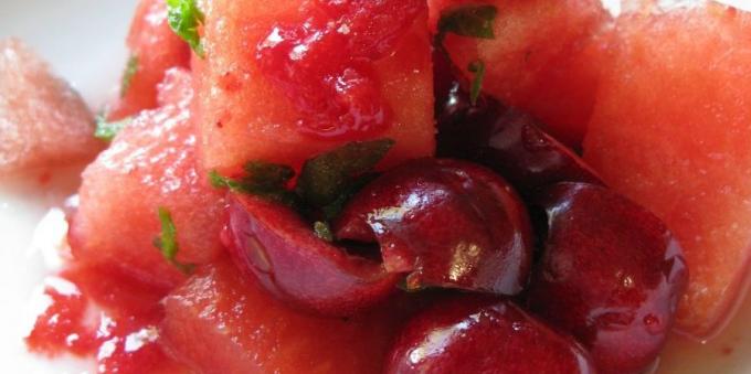 salad buah: salad semangka-mint dengan cherry