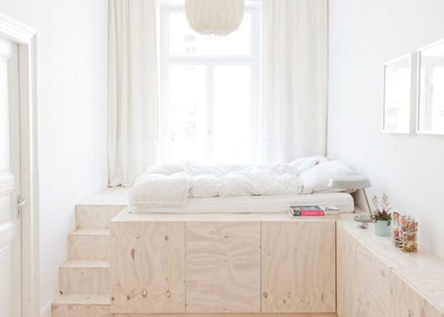 Sempit kamar tidur: ruang penyimpanan di bawah tempat tidur
