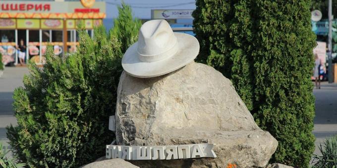 Atraksi Anapa: Monumen Topi Putih