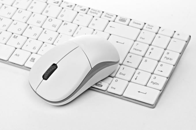 Gunakan USB OTG: menghubungkan keyboard dan mouse