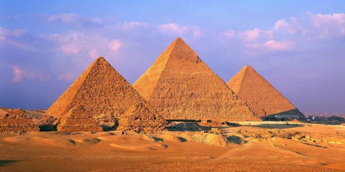 Mitos tentang dunia kuno: piramida selalu berpasir