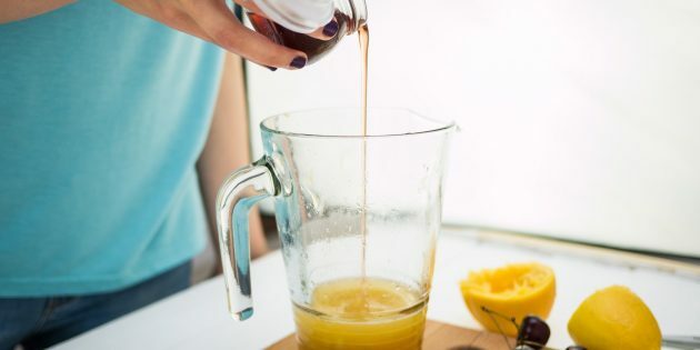 Limun ceri: campurkan jus dan sirup ceri