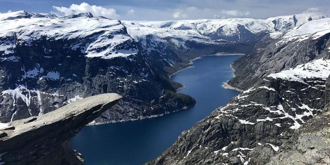 Mana harus pergi di Eropa: Batu Trolltunga, Norwegia